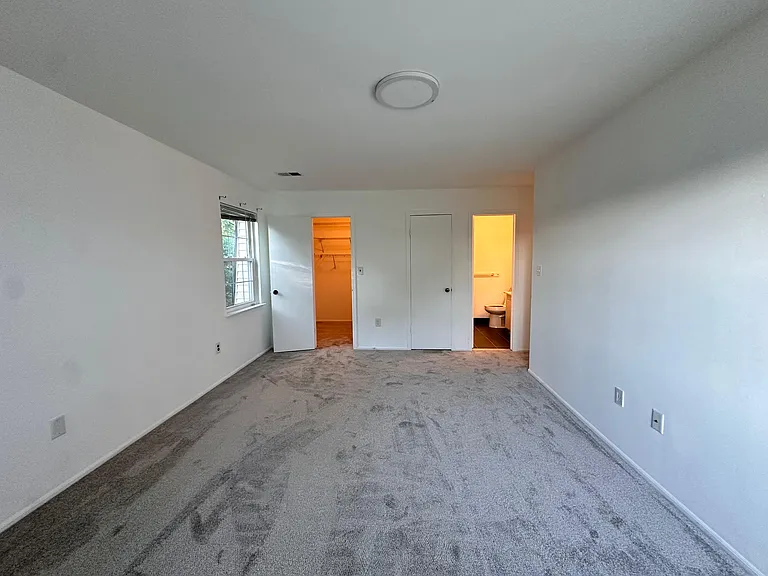 412 Green Hollow Dr — Photo 12