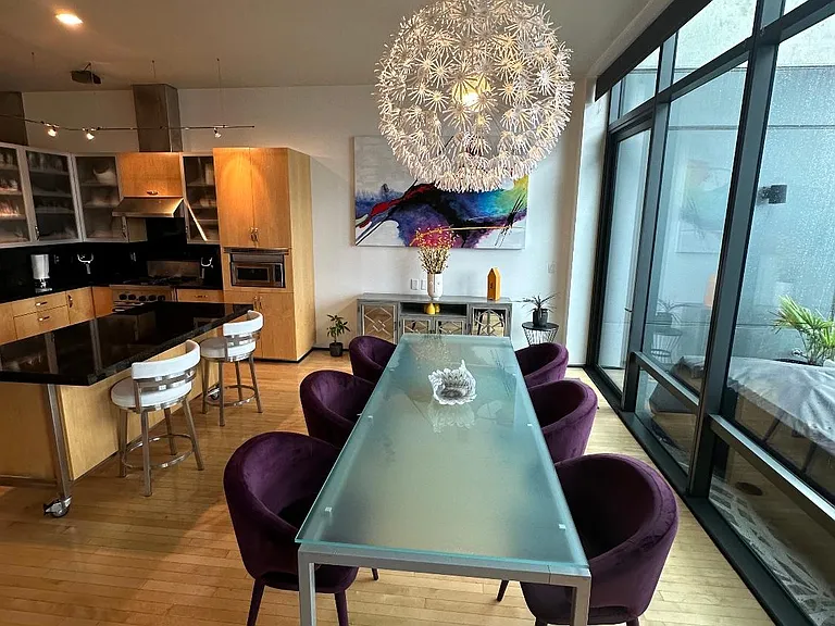DIning room in the daylight