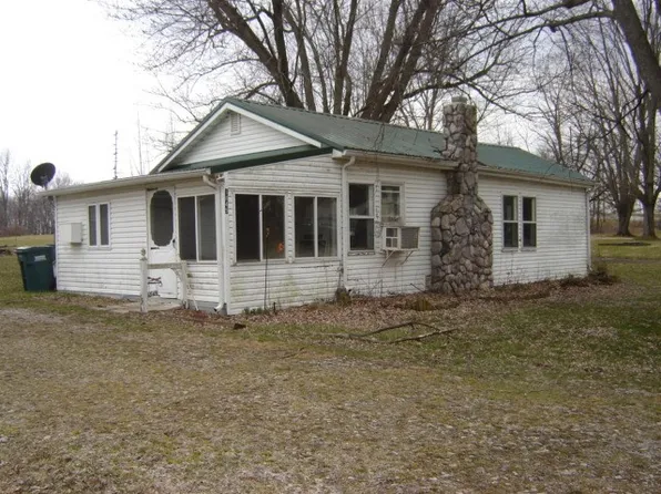 1845 W Fox Lake Rd, Angola, IN 46703