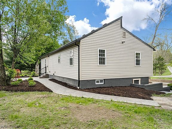 3rd image of 10138 W Middletown Rd