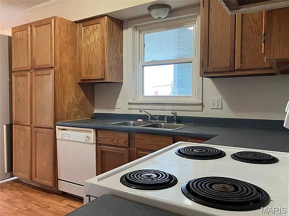 5th image of 203 Russell Ave