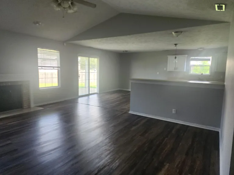 204 Ariel Ct — Photo 3