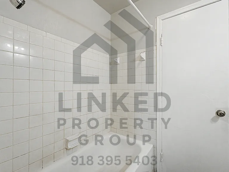 Evanston Apartments — Photo 18