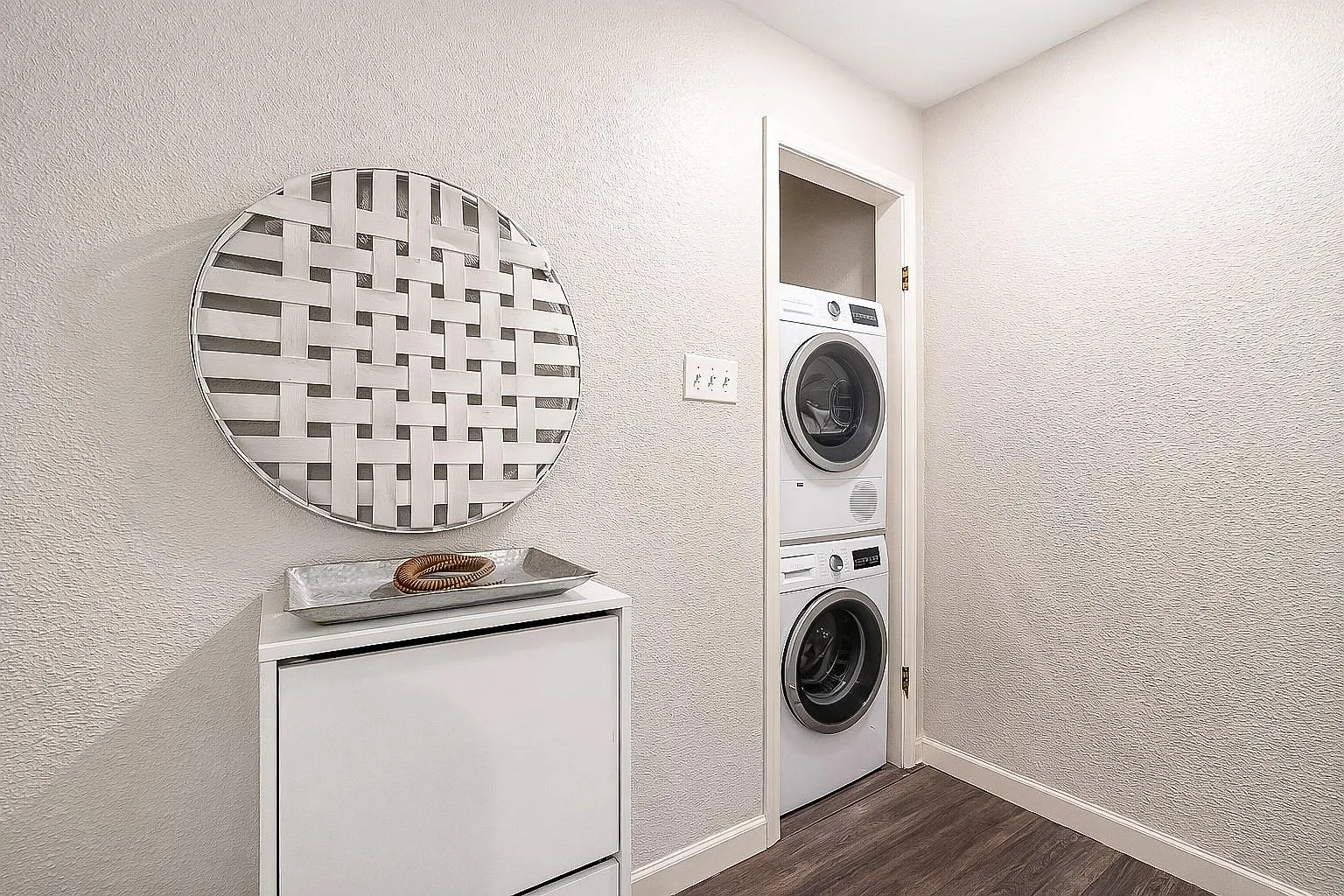 2 bed, 2.0 bath, 1063 sqft, $1,695 — Photo 3