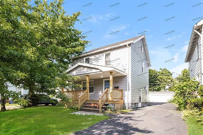 3 bed, 1.0 bath, 1056 sqft, $1,420 — Photo 1
