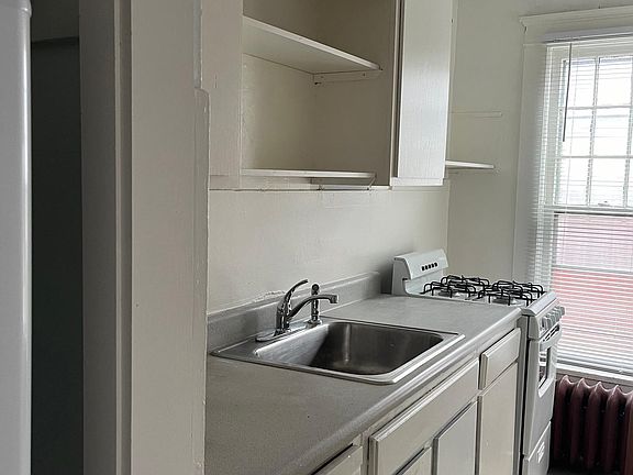 4th image of 304 Quail St APT 3
