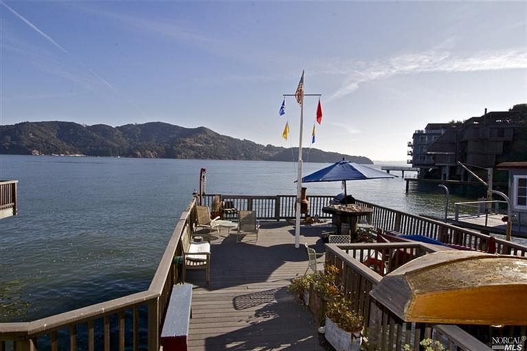 1st image of 2096 Paradise Dr
