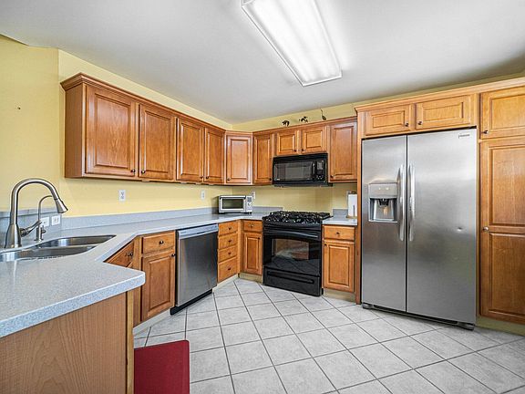 5th image of 633 Fieldstone Cir W Unit 63