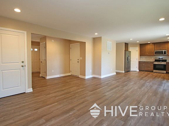 3rd image of 1014 Middlebrook Ave