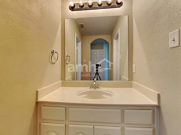 404 Roundrock Ln — Photo 21