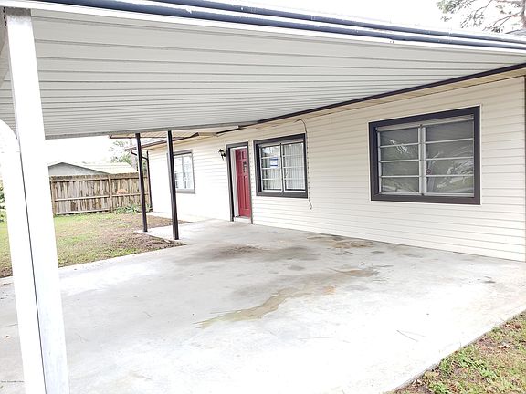 3rd image of 207 Woodside Ct
