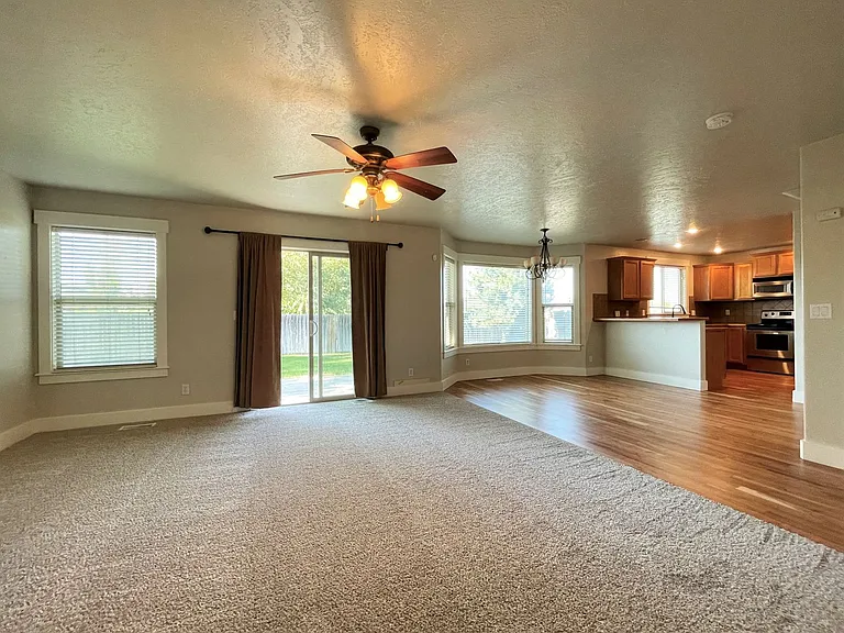 709 N Saddlebrook Way — Photo 6