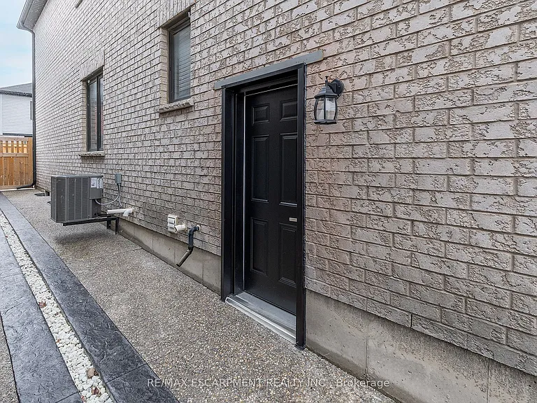 22 Whithorn Cres #LOWER — Photo 3