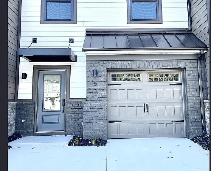 53 Connaught Ct — Photo 1
