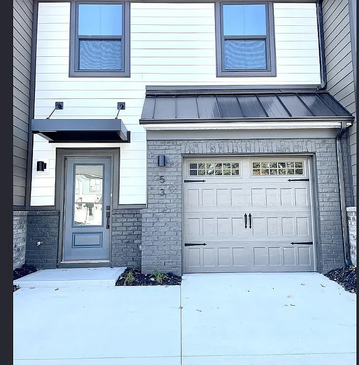 53 Connaught Ct