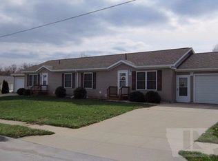 404 Spruce Ln, Albia, IA 52531