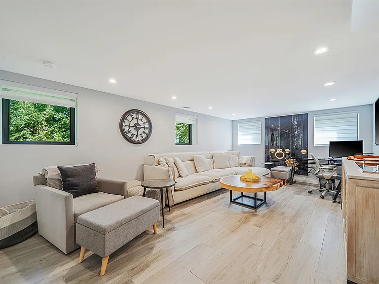 17 Milton Ave — Photo 15