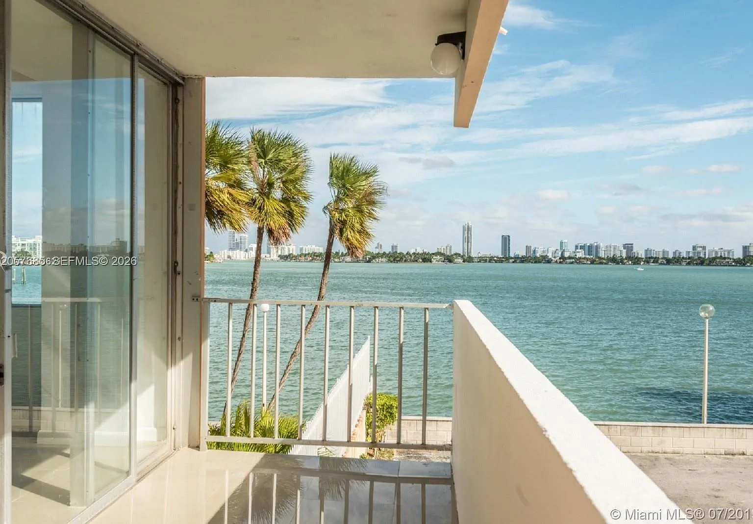 3 bed, 1302 sqft, $3,699 — Photo 4