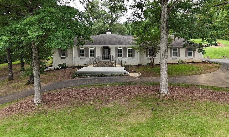 1st image of 400 Simpson Rd NE