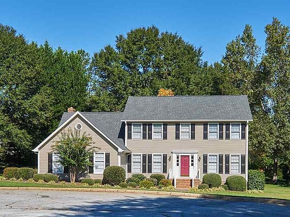 2nd image of 305 Pecan Hill Dr