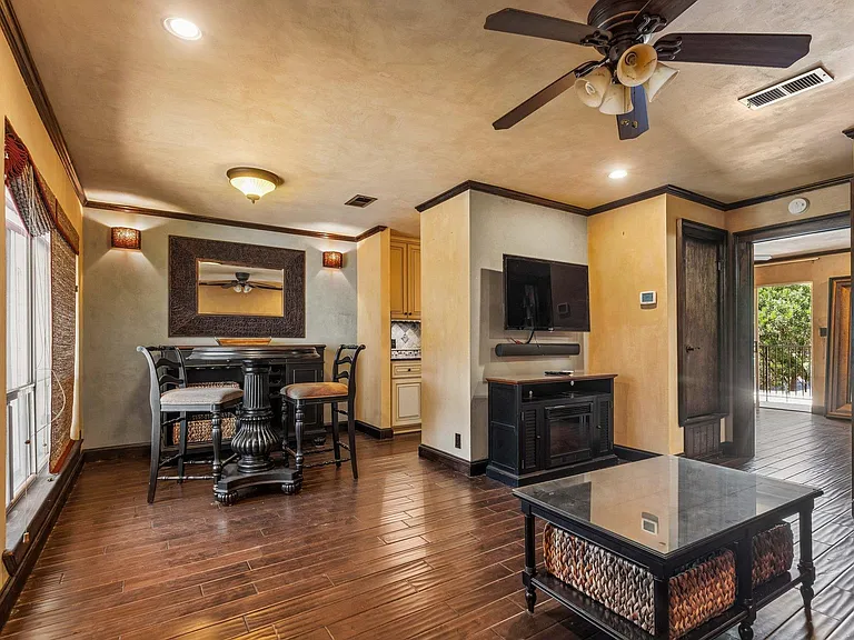 500 E Riverside Dr #254 — Photo 1
