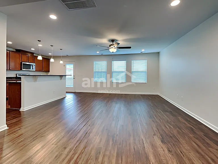 422 Lions Den Dr — Photo 5