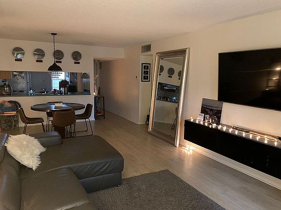 3rd image of 709 Curtiss Pkwy APT 10