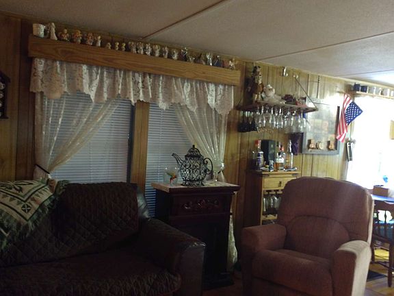 3rd image of 4713 SW Ichetucknee Ave