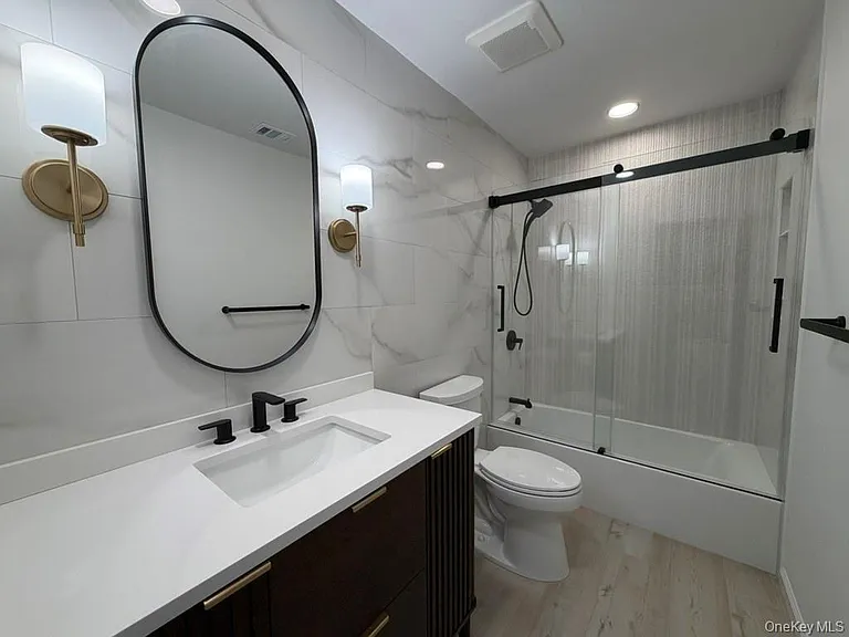 100 Woodlake Dr W — Photo 17