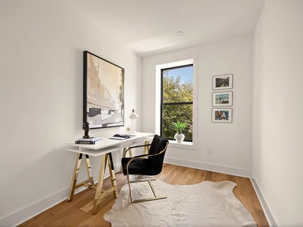 569 Monroe Street image 18 of 23