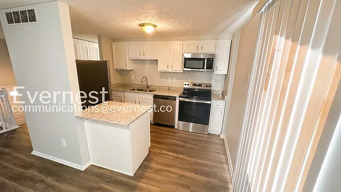 2865 Chatsworth Way — Photo 5