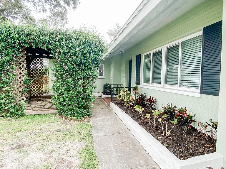 805 S Hercules Ave — Photo 2
