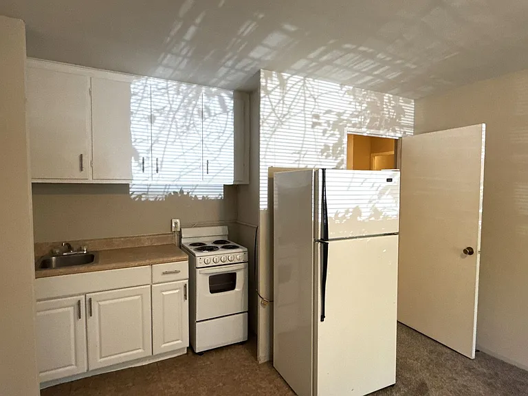 A0432-Kirkland Apts — Photo 5