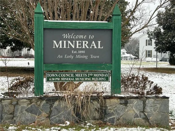 E 1st St, Mineral, VA 23117