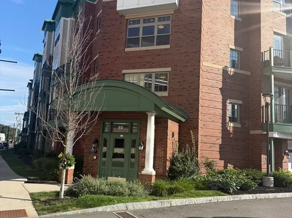69 Foundry St #513, Wakefield, MA 01880