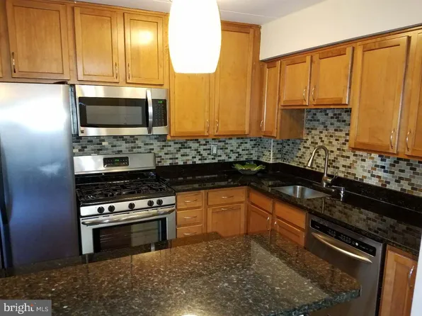 2646 Redcoat Dr #106/2B, Alexandria, VA 22303