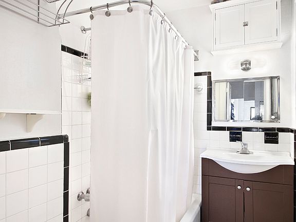 4th image of 116 W 72nd St APT 12A