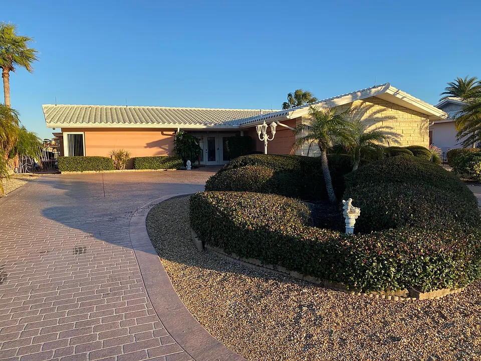 2507 Bayshore Dr