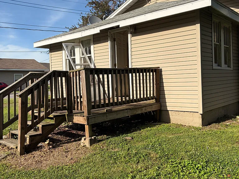 301 S Walnut St — Photo 3