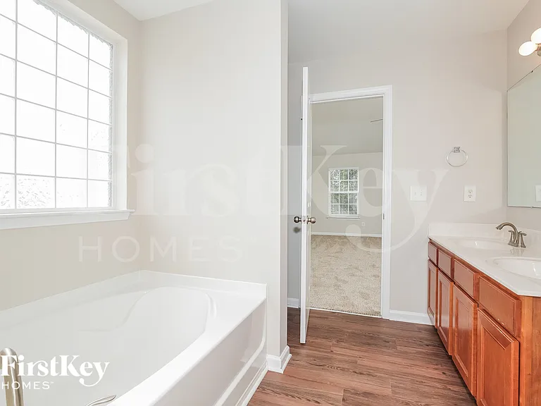 3969 Creekmoore Dr — Photo 13