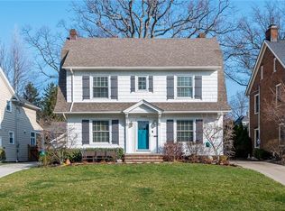 19880 Roslyn Dr, Rocky River, OH