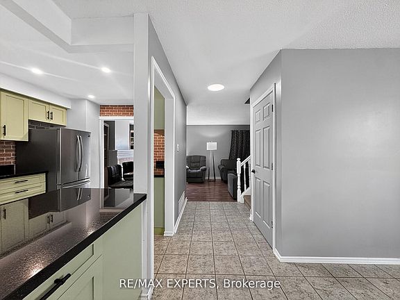 3rd image of 86 Sutter Ave