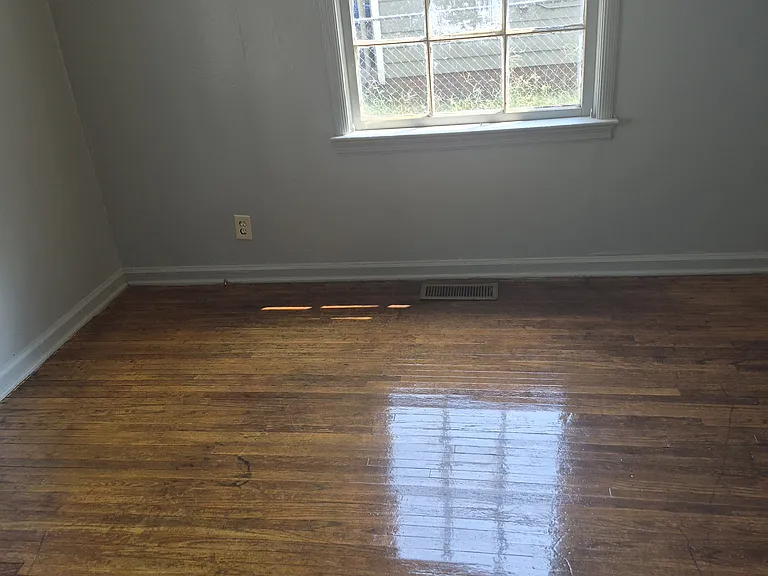 301 S Poplar St — Photo 7