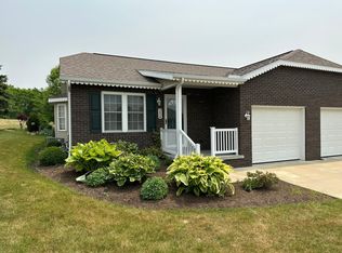 985 McDonald Dr NE #B, Sugarcreek, OH 44681