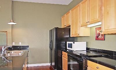 4th image of 277 North Broadway