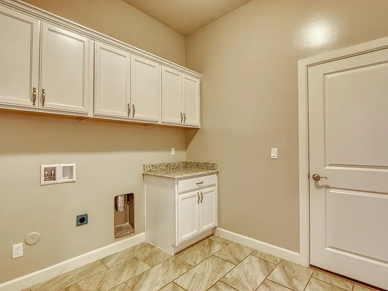 12177 Chapel Hill Rd — Photo 35