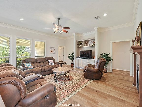 4th image of 3802 Park Hampton Dr