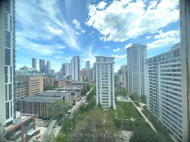 25 Maitland St #1502 — Photo 1