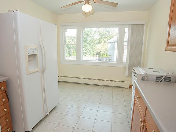 5th image of 1115 E Oak Ave Floor 2