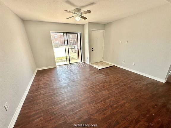 3rd image of 904 University Dr #133